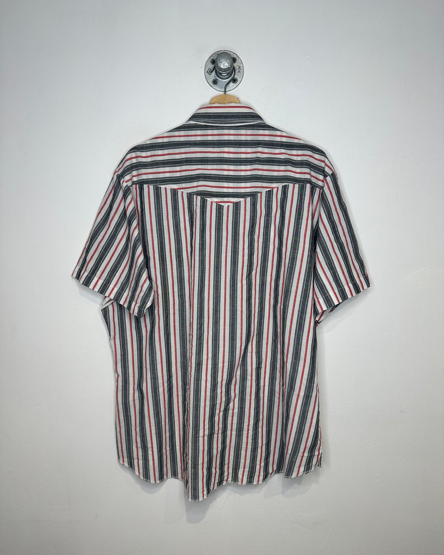 2000s Wrangler Red and Grey Striped Short Sleeve Snap Button Shirt