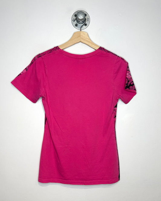 2000s Women’s Toby Keith’s AOP Pink V-Neck Shirt