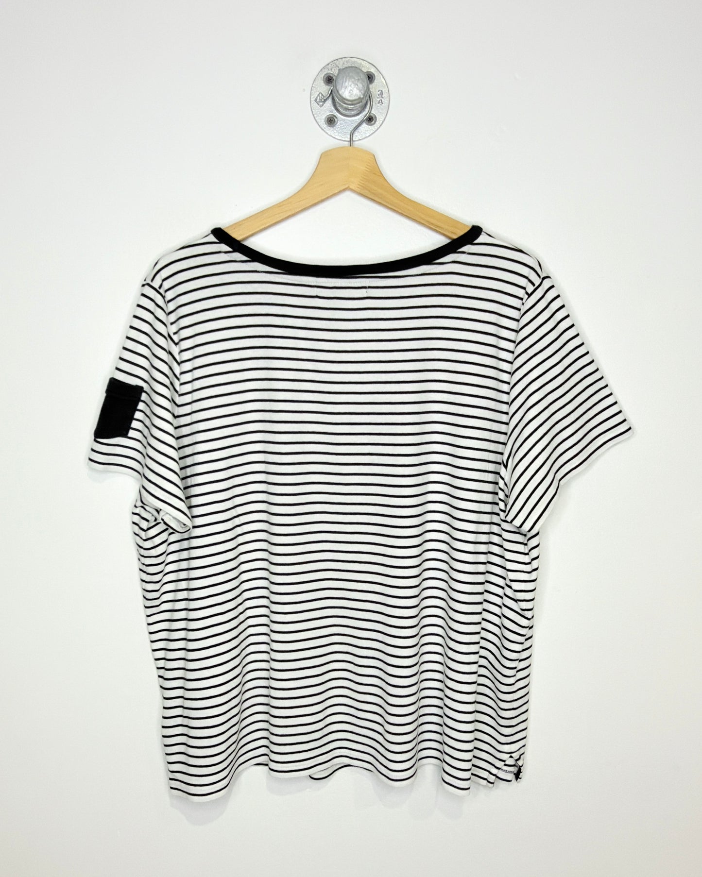 2000s Women’s Ralph Lauren Boxy White & Black Striped Tee Shirt