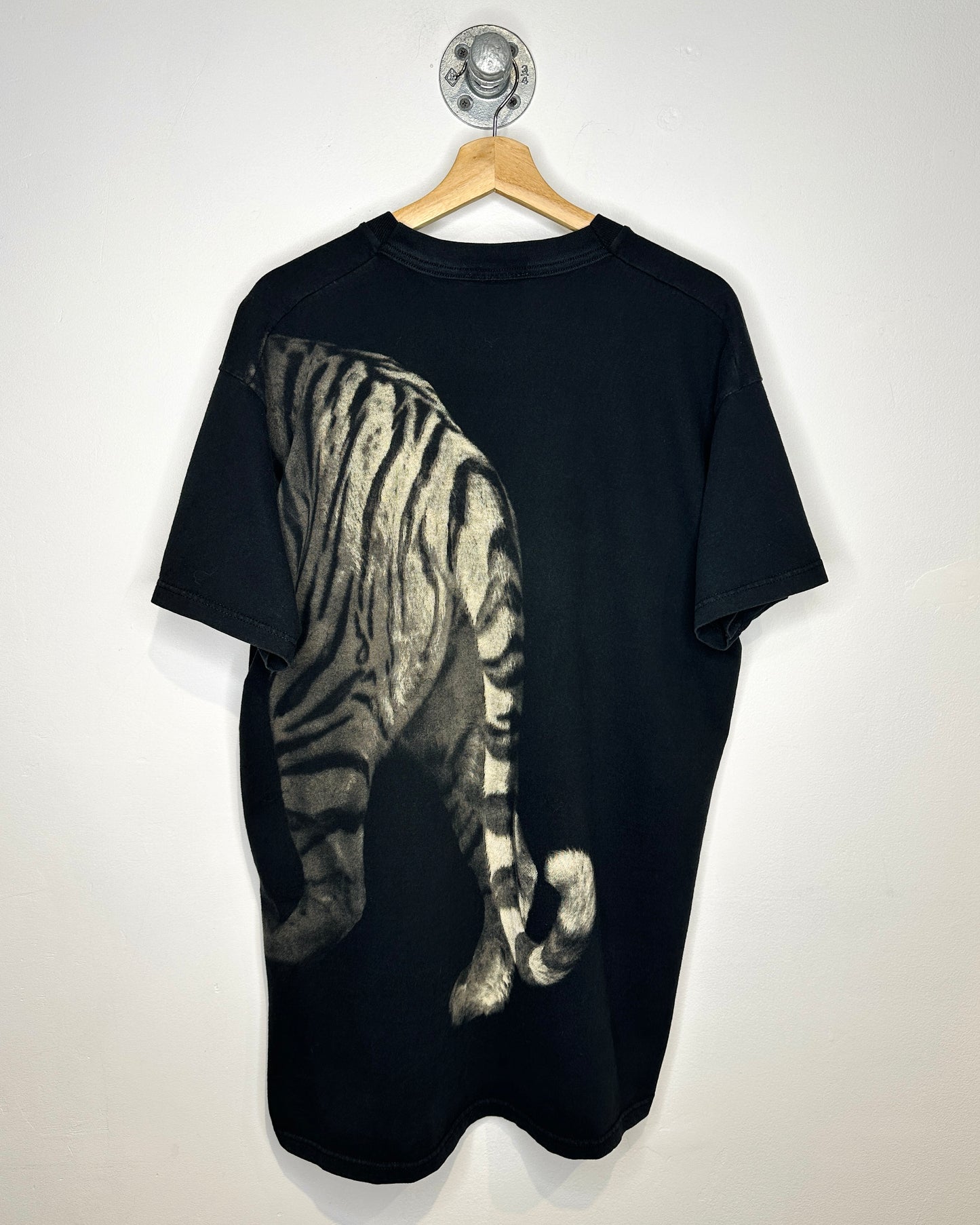 Vintage 90s Tiger Wrap Around Graphic Black Tee Shirt