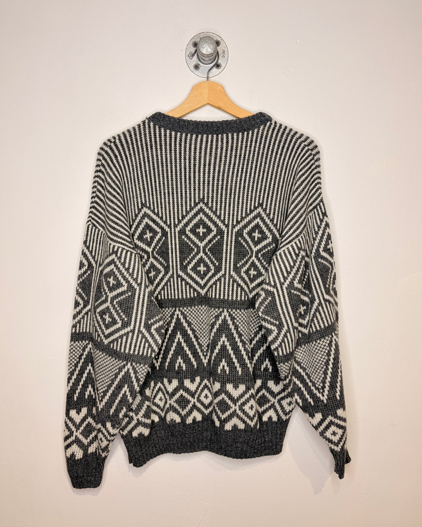2000s Grey & White Patterned Knit Sweater