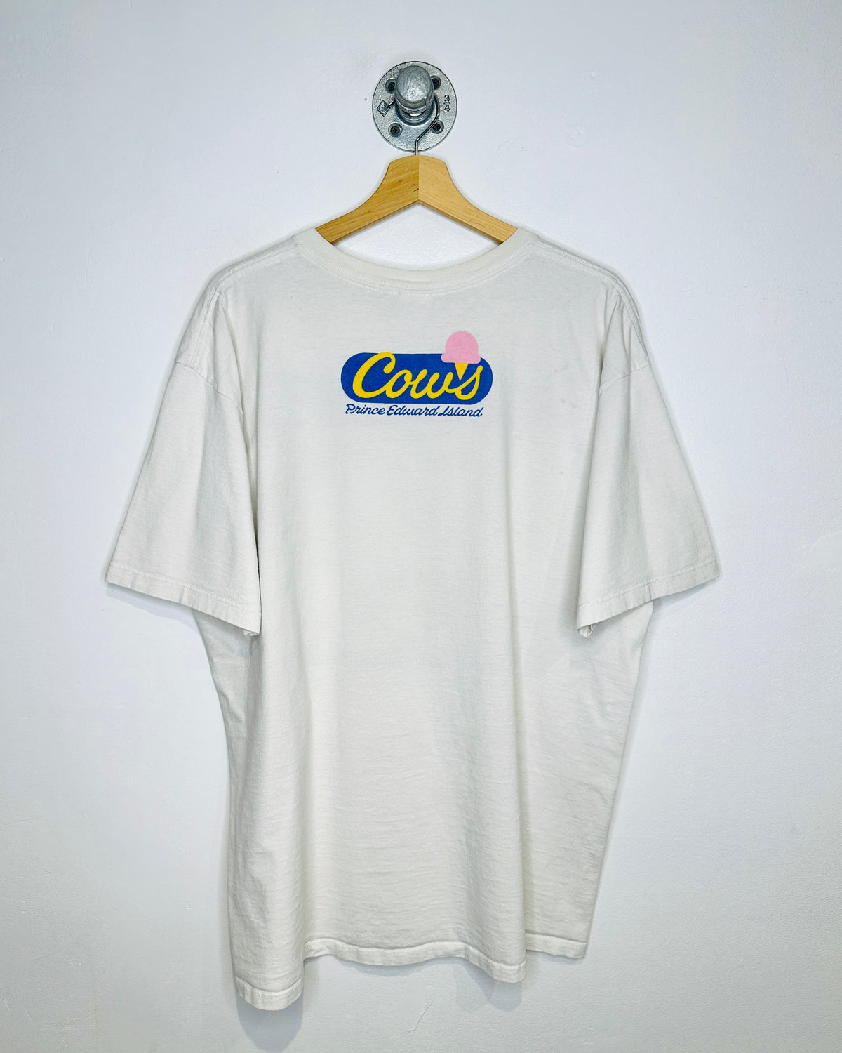 Vintage 2000s Cows Bath White Tee Shirt