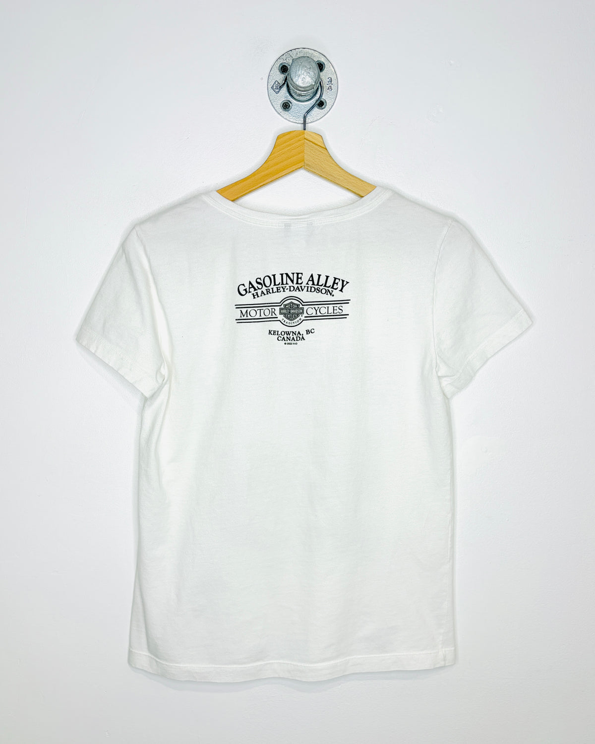 Y2K Style Women’s Harley Davidson Gasoline Alley White V-Neck Tee Shirt