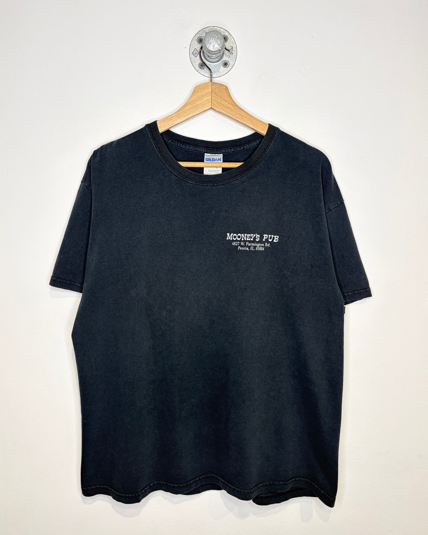 Vintage 2000s Mooney’s Pub Faded Black Tee Shirt