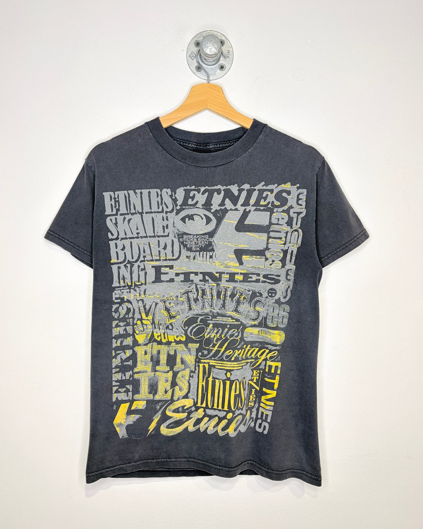 2000s Etnies Heritage Faded Black Tee Shirt