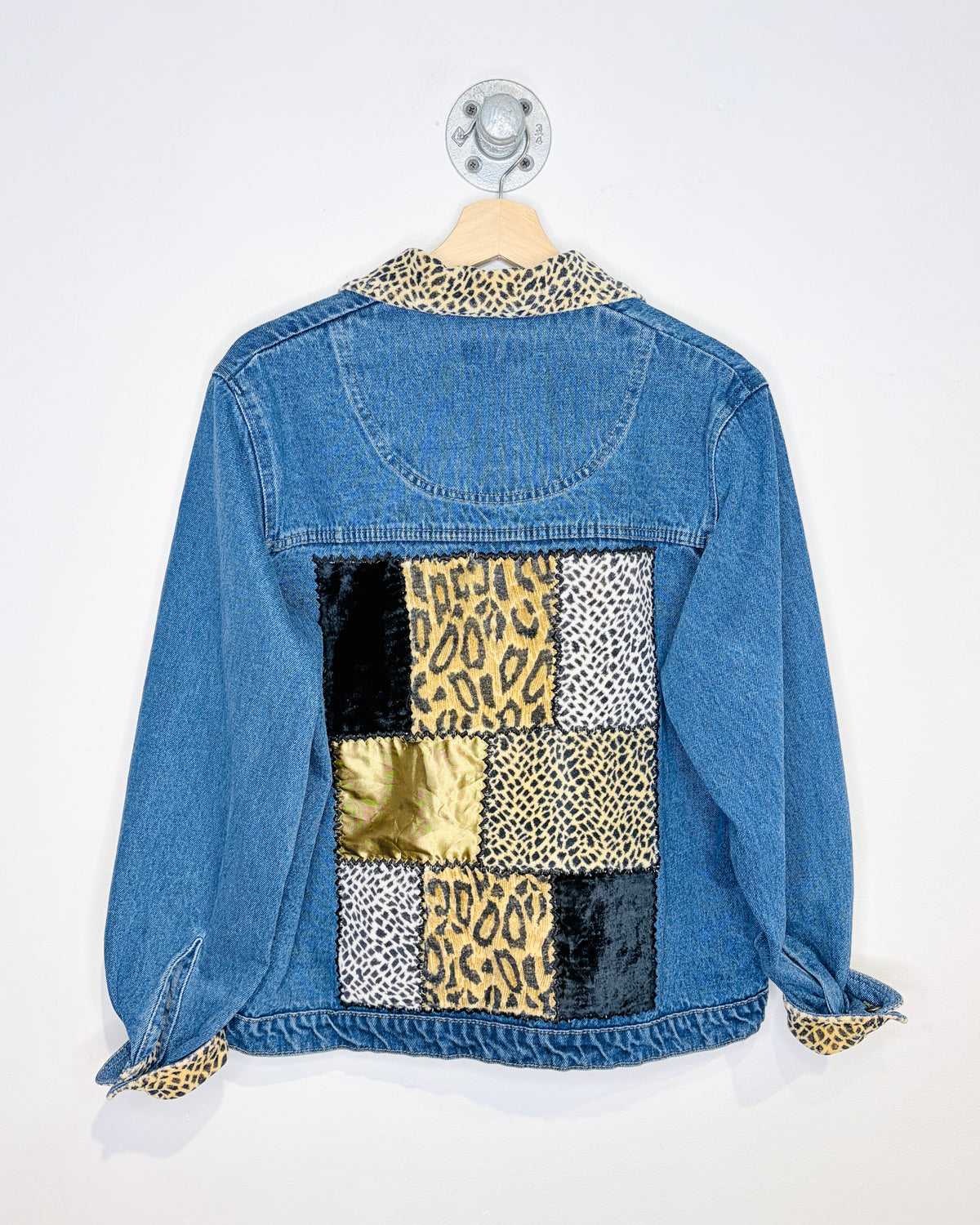 Vintage Women’s HSN Mesa Cheetah Denim Jacket