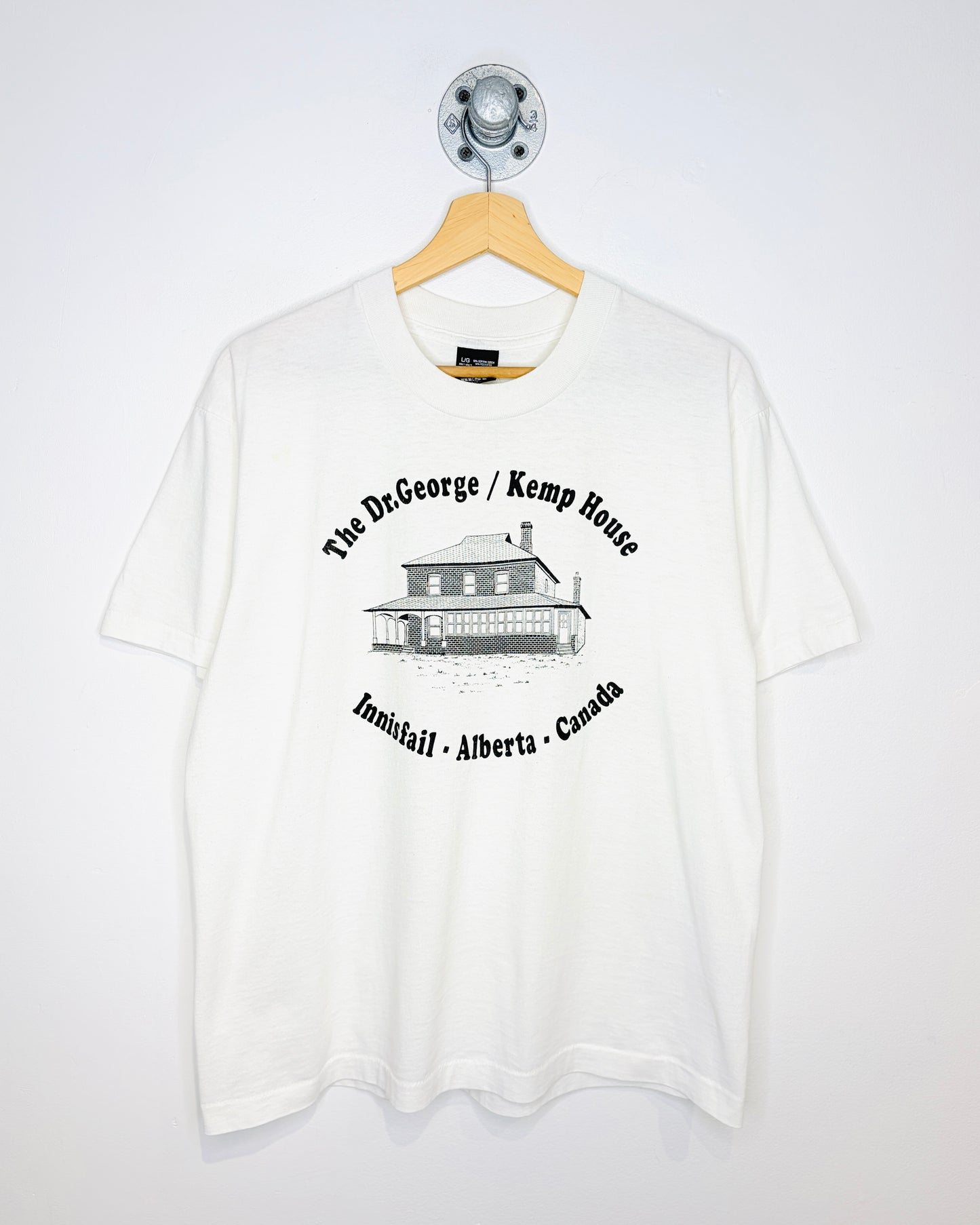 Vintage 1990s Innisfail Alberta Dr. George Kemp House Tourist White Tee Shirt