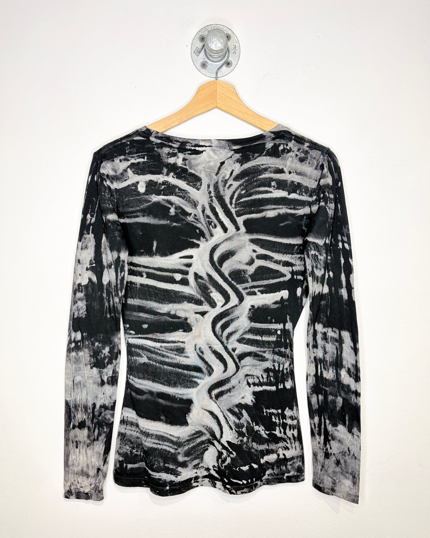 Y2K Women’s Black Dye V-Neck Longsleeve Shirt