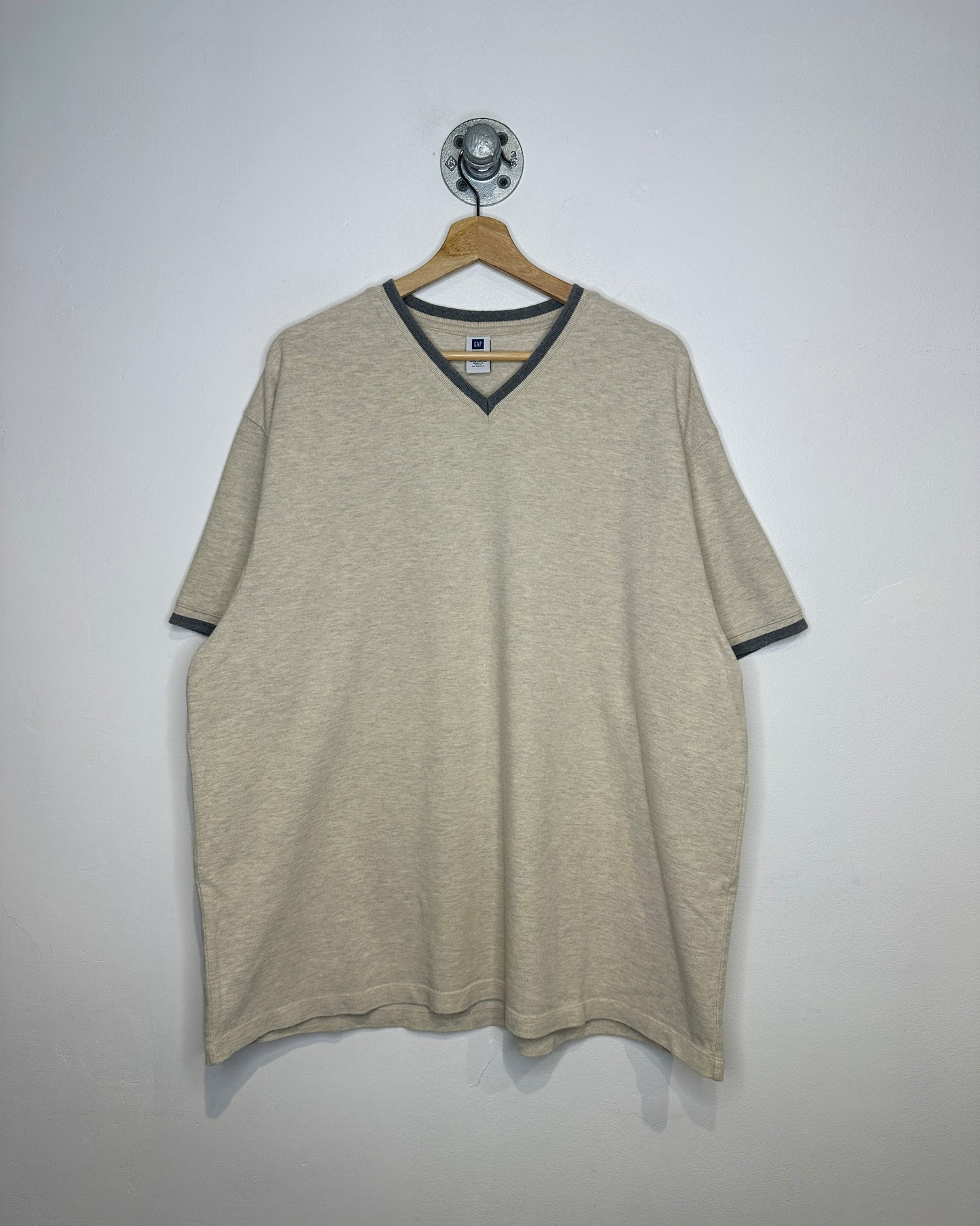 2000s Gap Beige And Grey 100 % Cotton V Neck Shirt