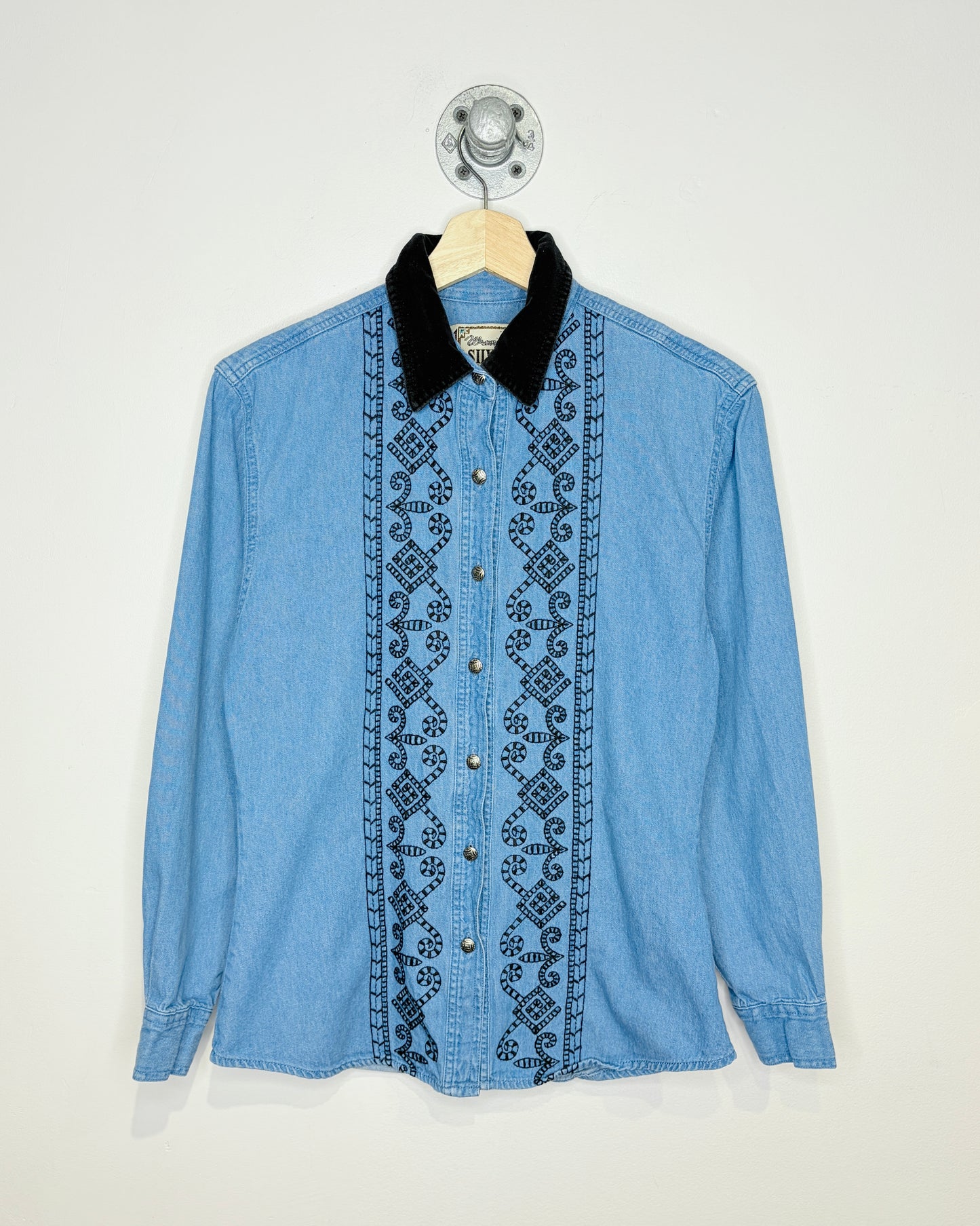 Vintage 90s Women’s Wrangler Silver Lake Denim Button Up Shirt