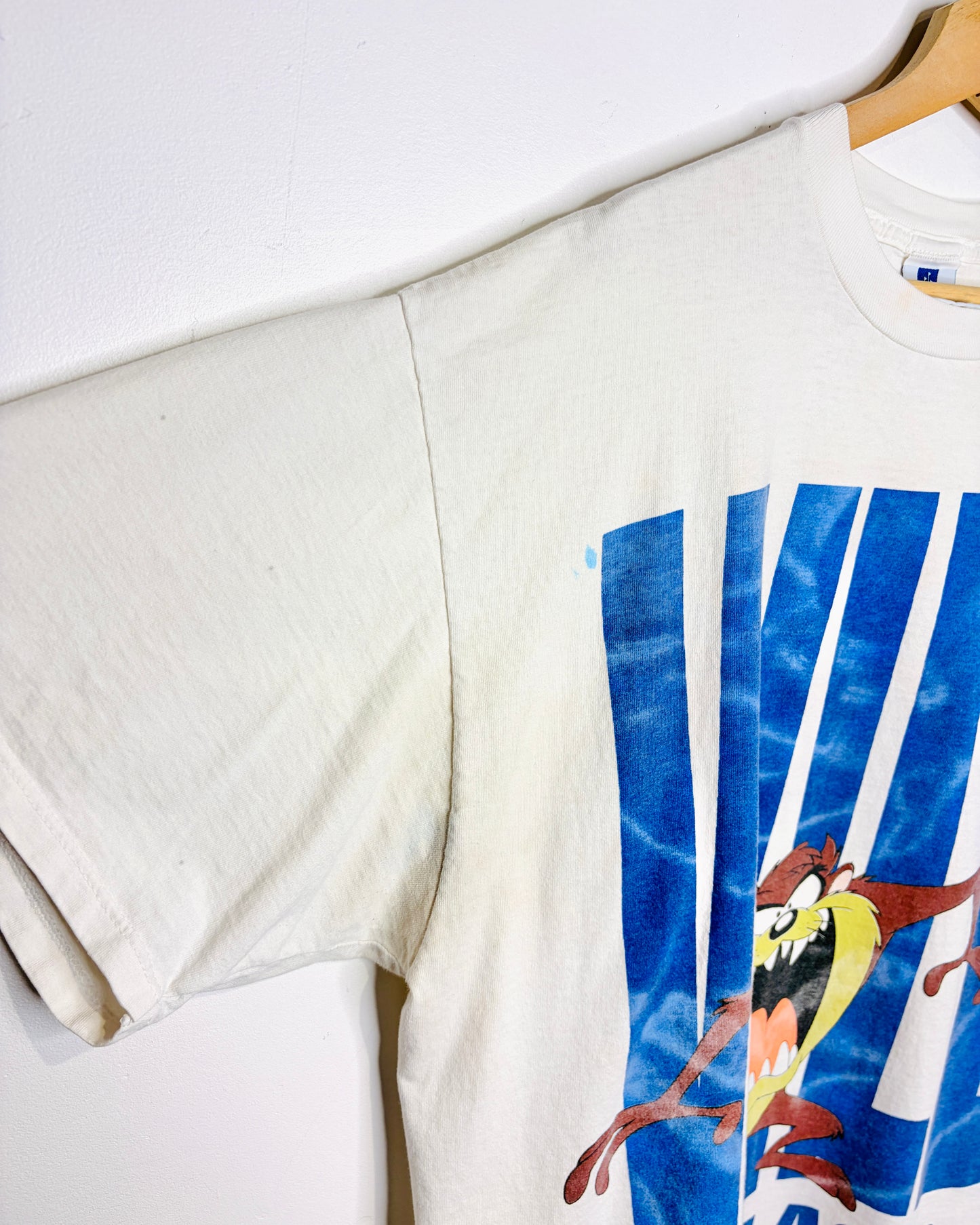 Vintage 1995 Taz Wild Six Flags White Tee Shirt