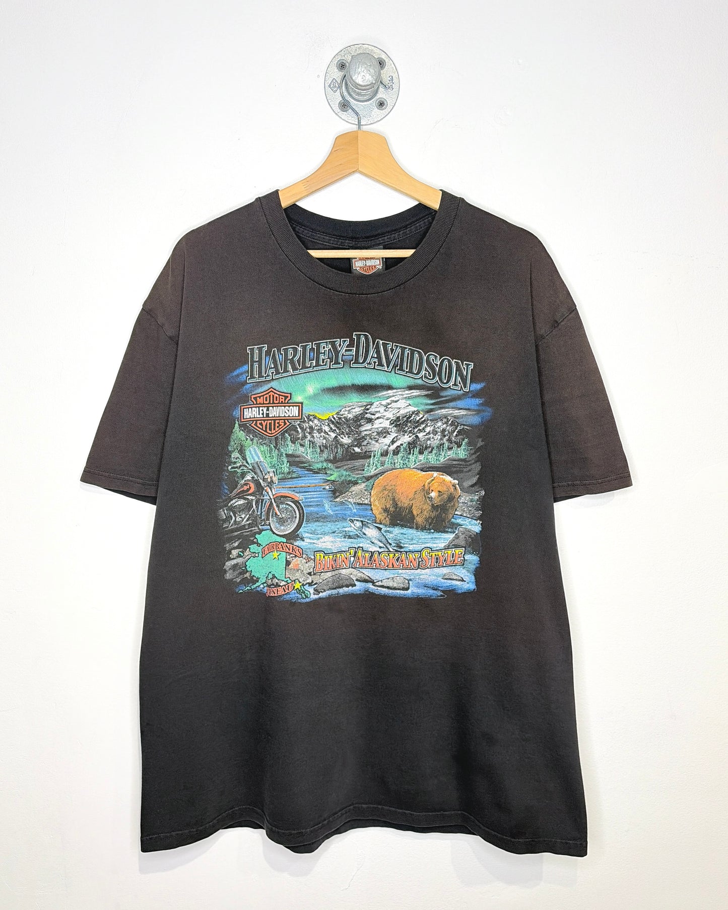 2000s Harley Davidson Bikin’ Alaskan Style Faded Black Tee Shirt