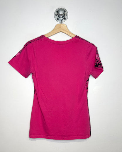 2000s Women’s Toby Keith’s AOP Pink V-Neck Shirt