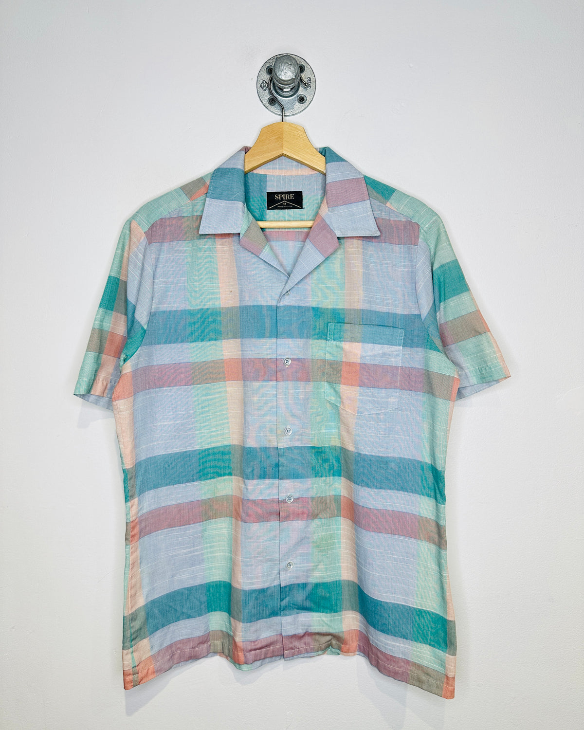 Vintage 1980s Spire Green And Pink Tab Collar Short Sleeve Button Up Shirt