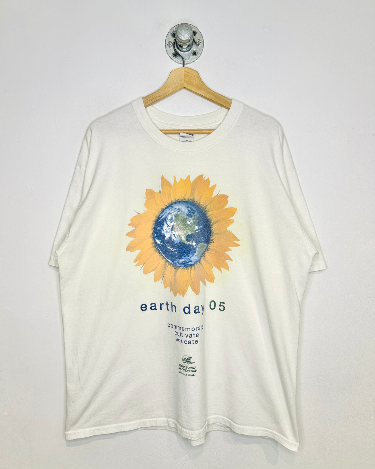 Vintage Earth Day 2005 Sunflower White Tee Shirt