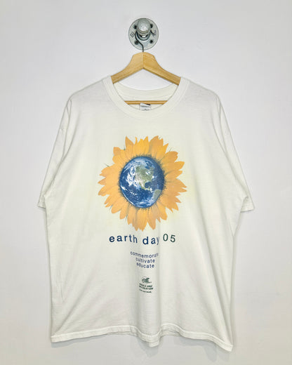 Vintage Earth Day 2005 Sunflower White Tee Shirt