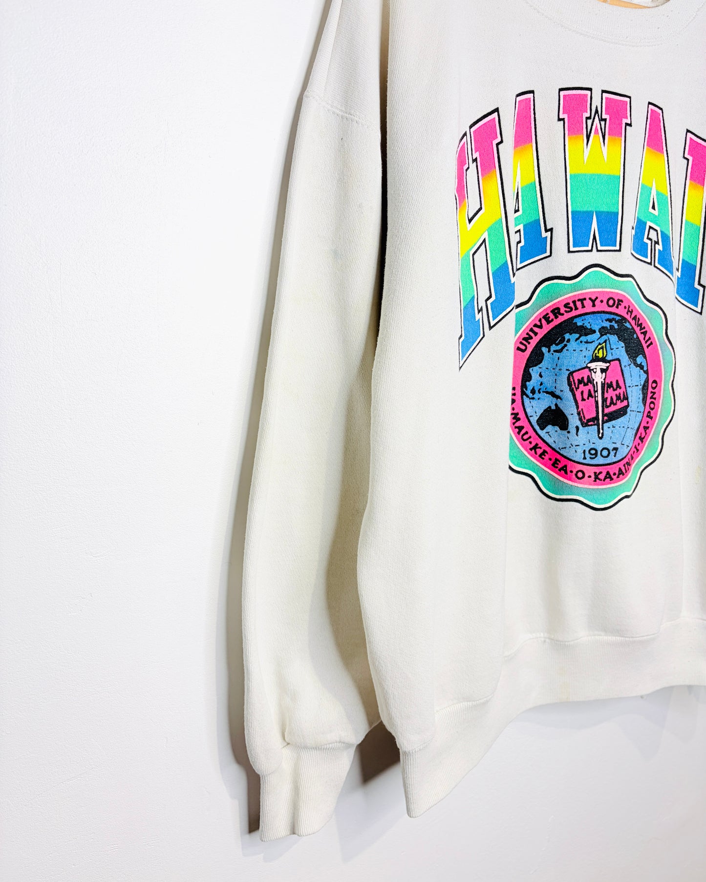 Vintage 1990s University Of Hawaii Multi-Colour Font White Crewneck Sweatshirt