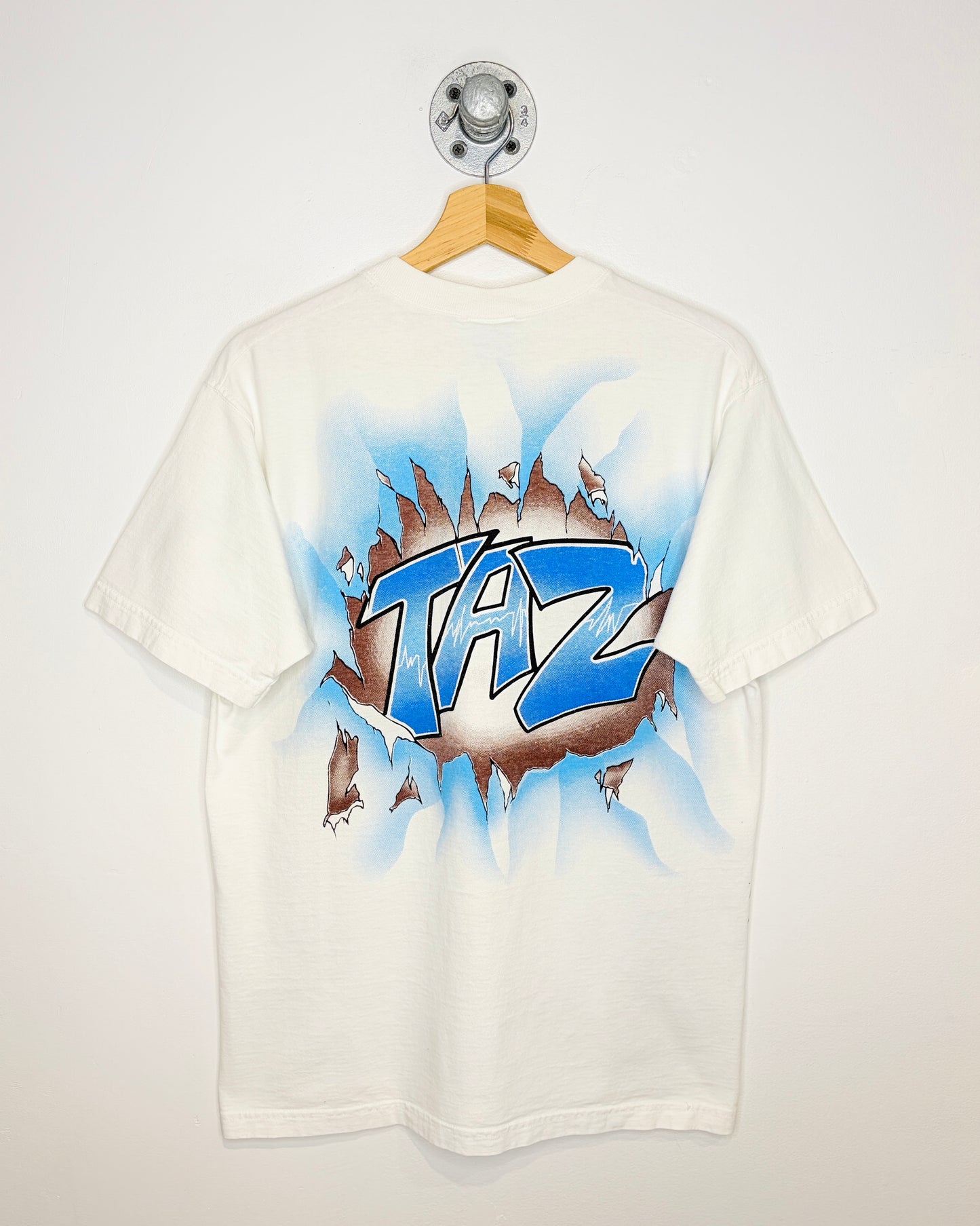 Vintage 1996 Looney Tunes Taz Wild Thing Freeze New York AOP White Tee Shirt