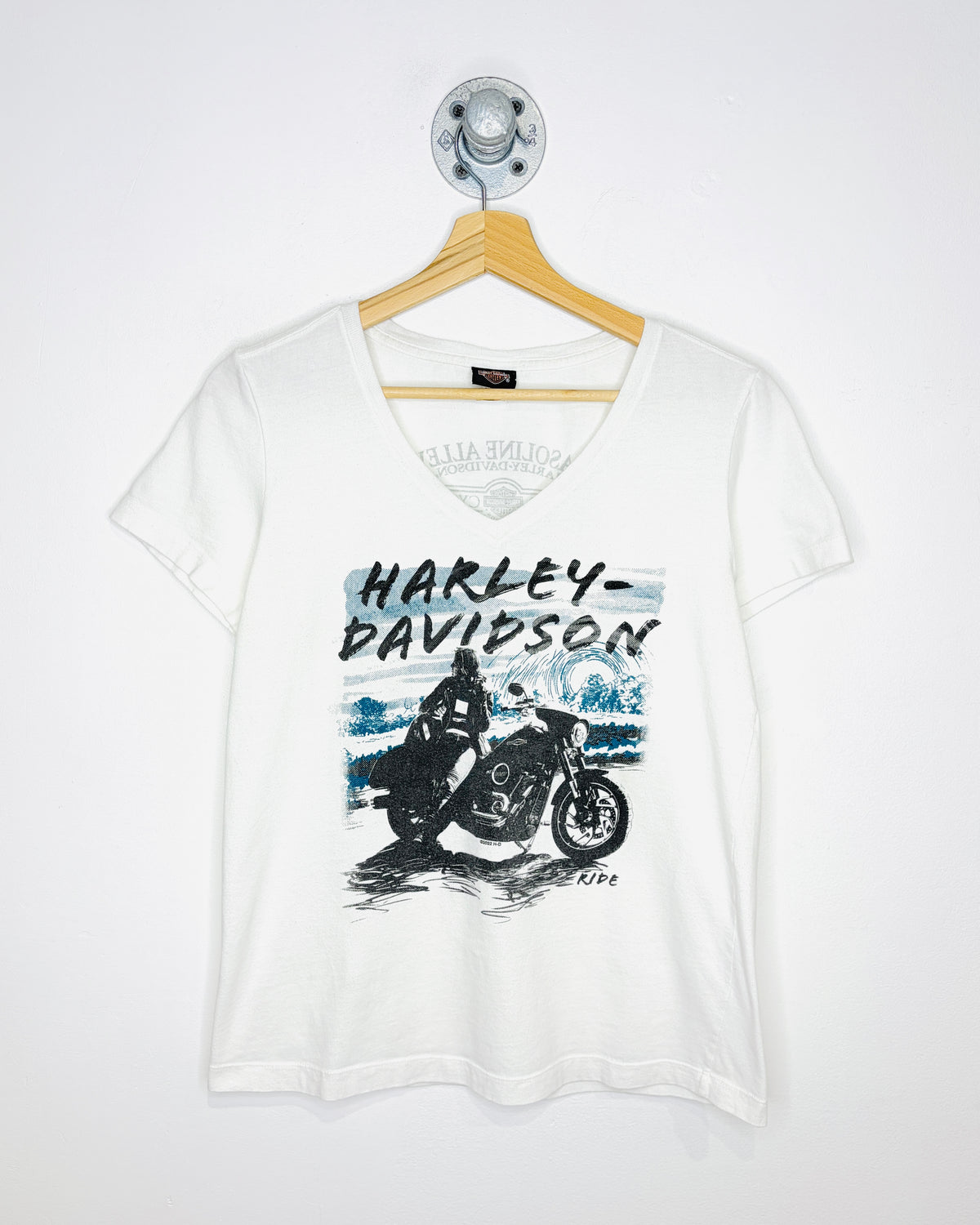 Y2K Style Women’s Harley Davidson Gasoline Alley White V-Neck Tee Shirt