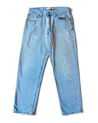 Vintage 2000s Levi’s 550 Relaxed Fit Faded & Distressed Light Wash Jeans