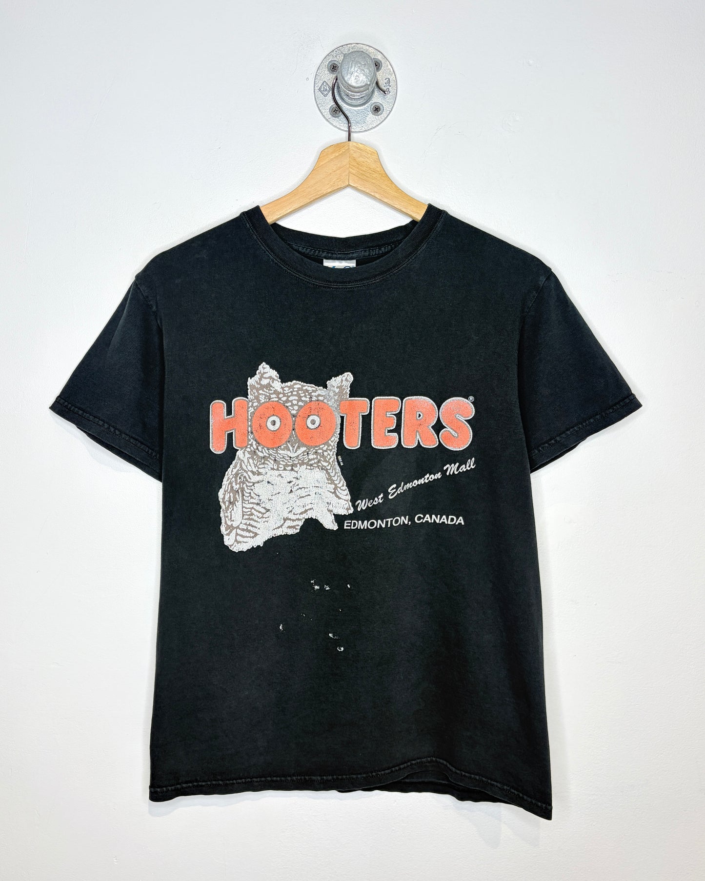 2006 Hooters Edmonton Faded Black Tee Shirt