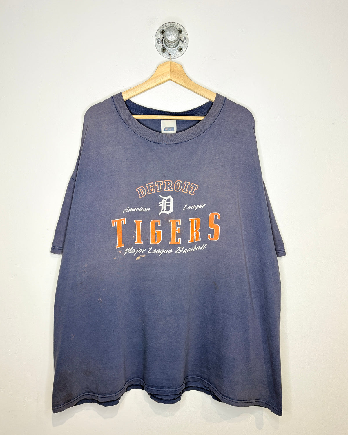 Vintage 90s/00s Detroit Tigers Sun Faded Navy Blue Tee Shirt
