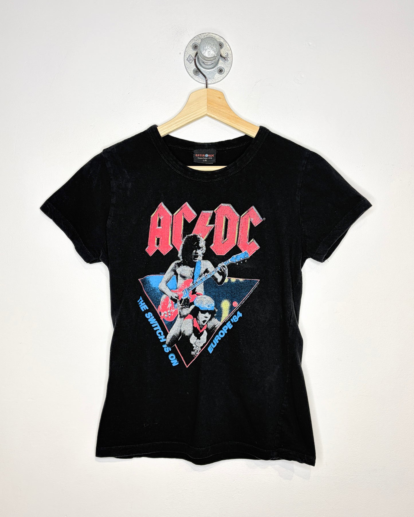 2008 Women’s AC/DC The Switch Is On Black Tee Shirt