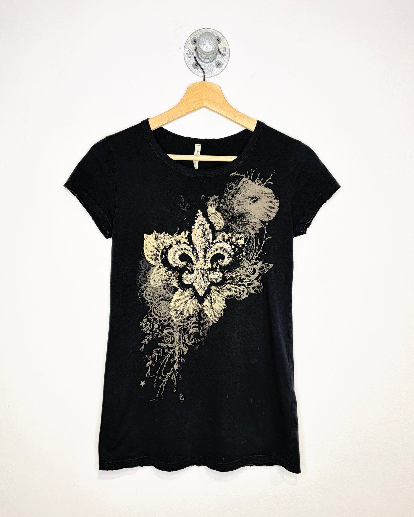 Y2K Women's Fleur De Lis Black Tee Shirt