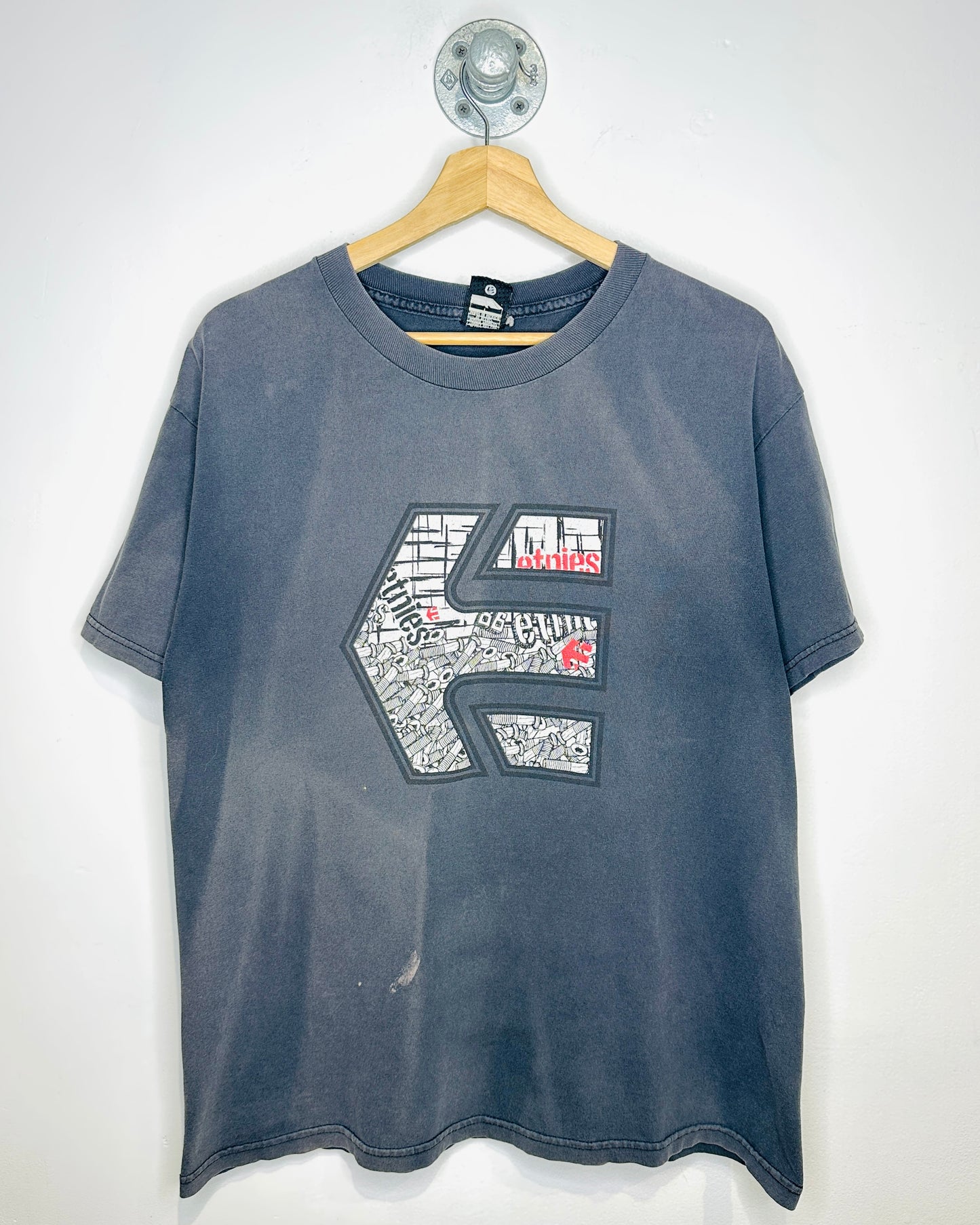 2000s Etnies Faded Grey Tee Shirt