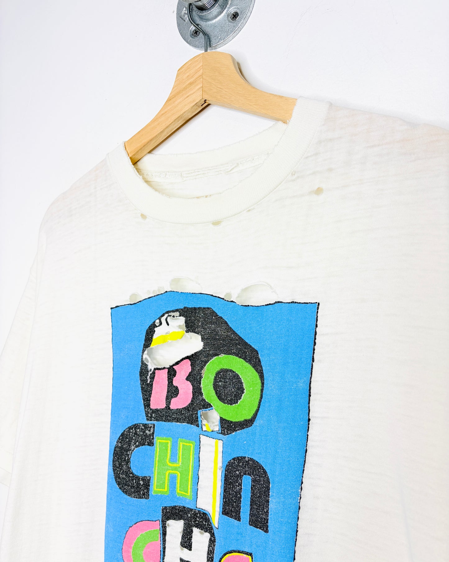 Vintage 1989 Bo Chin Che “Gossip” Graphic White Tee Shirt