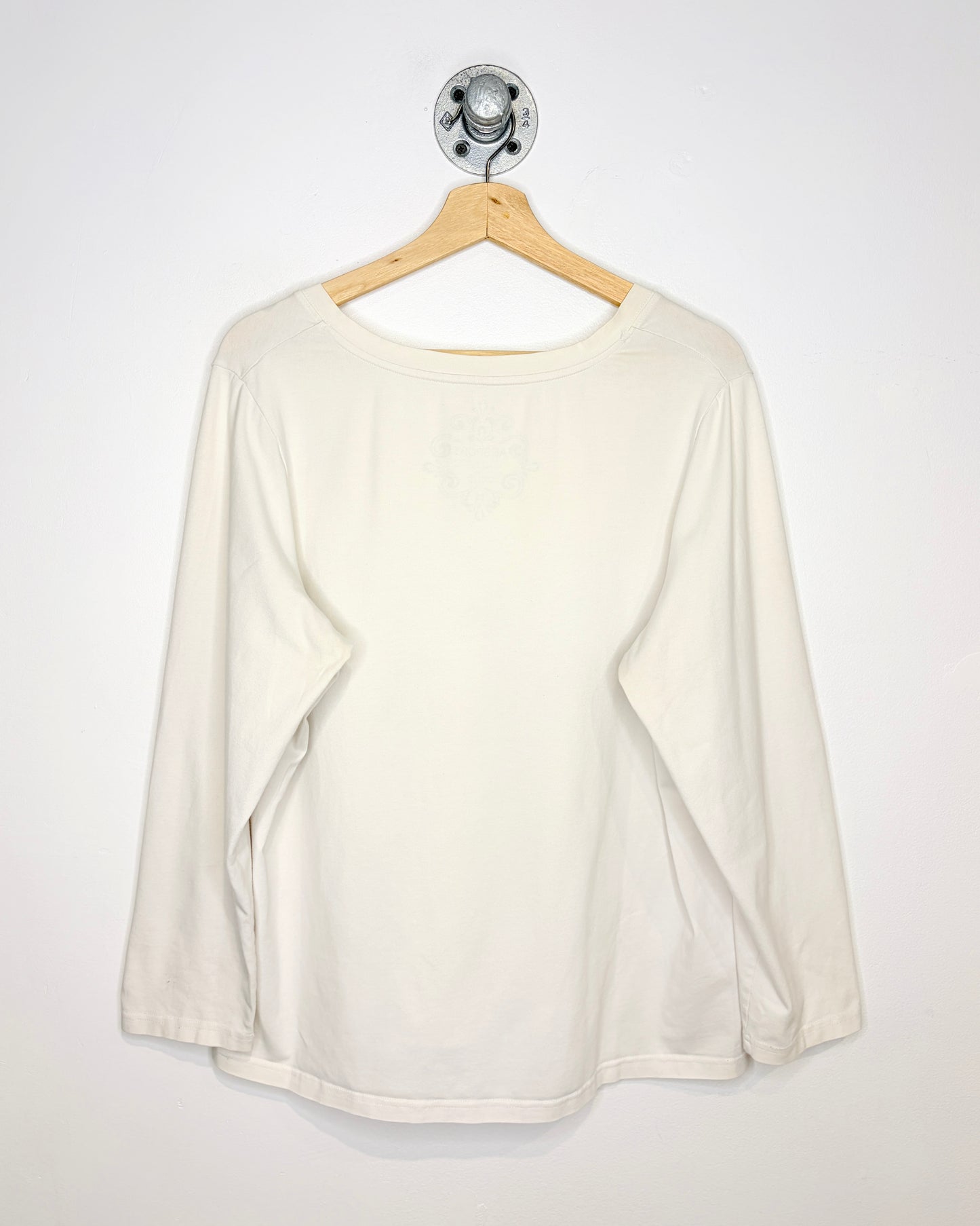Y2K Women’s AE Sport White V-Neck Longsleeve Shirt