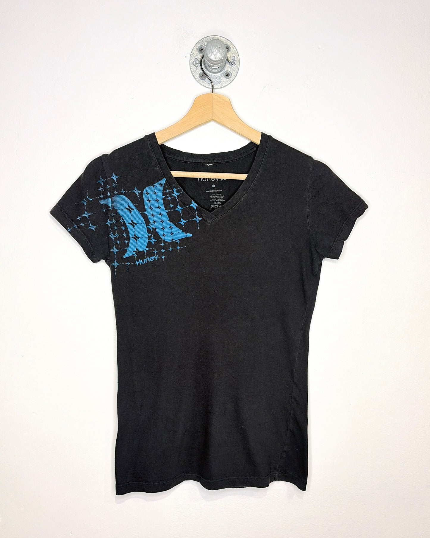 Y2K Women's Hurley Black V-Neck Tee Shirt