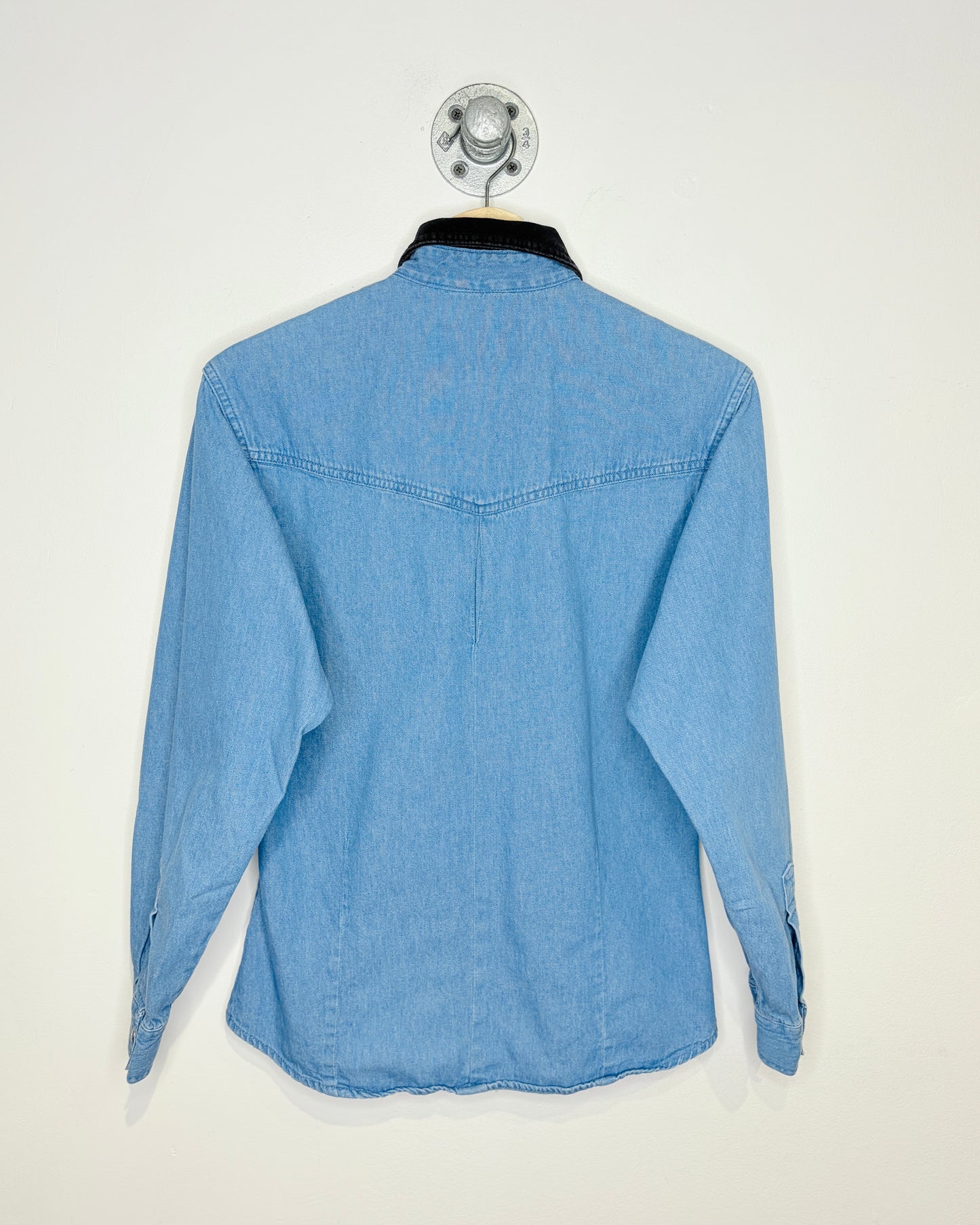 Vintage 90s Women’s Wrangler Silver Lake Denim Button Up Shirt