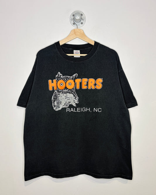 Vintage 2003 Hooters 20th Anniversary Raleigh North Carolina Faded Black Tee Shirt