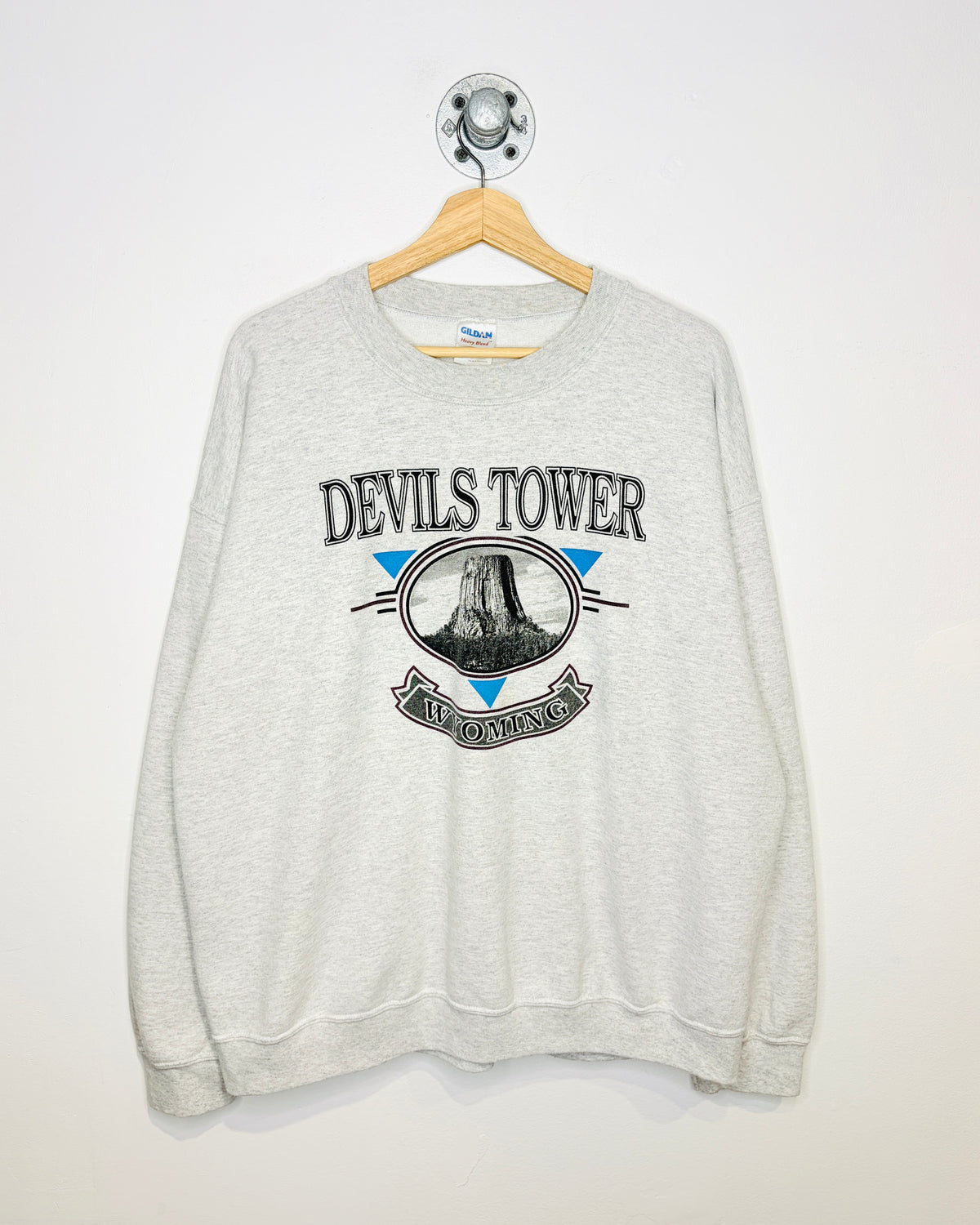 2000s Devils Tower Wyoming Ash Grey Crewneck Sweatshirt