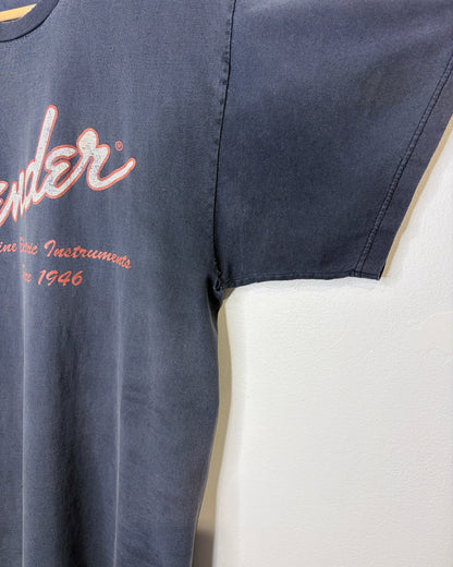 Vintage 90s/00s Fender Guitars Faded & Distressed Black Tee Shirt